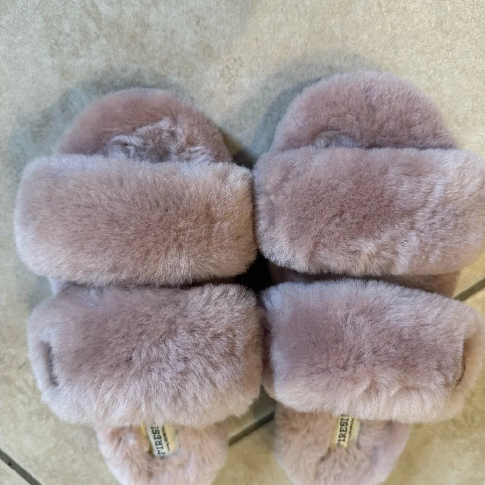 Dearfoams Fireside Blush Furry Slippers - Picture 3 of 5
